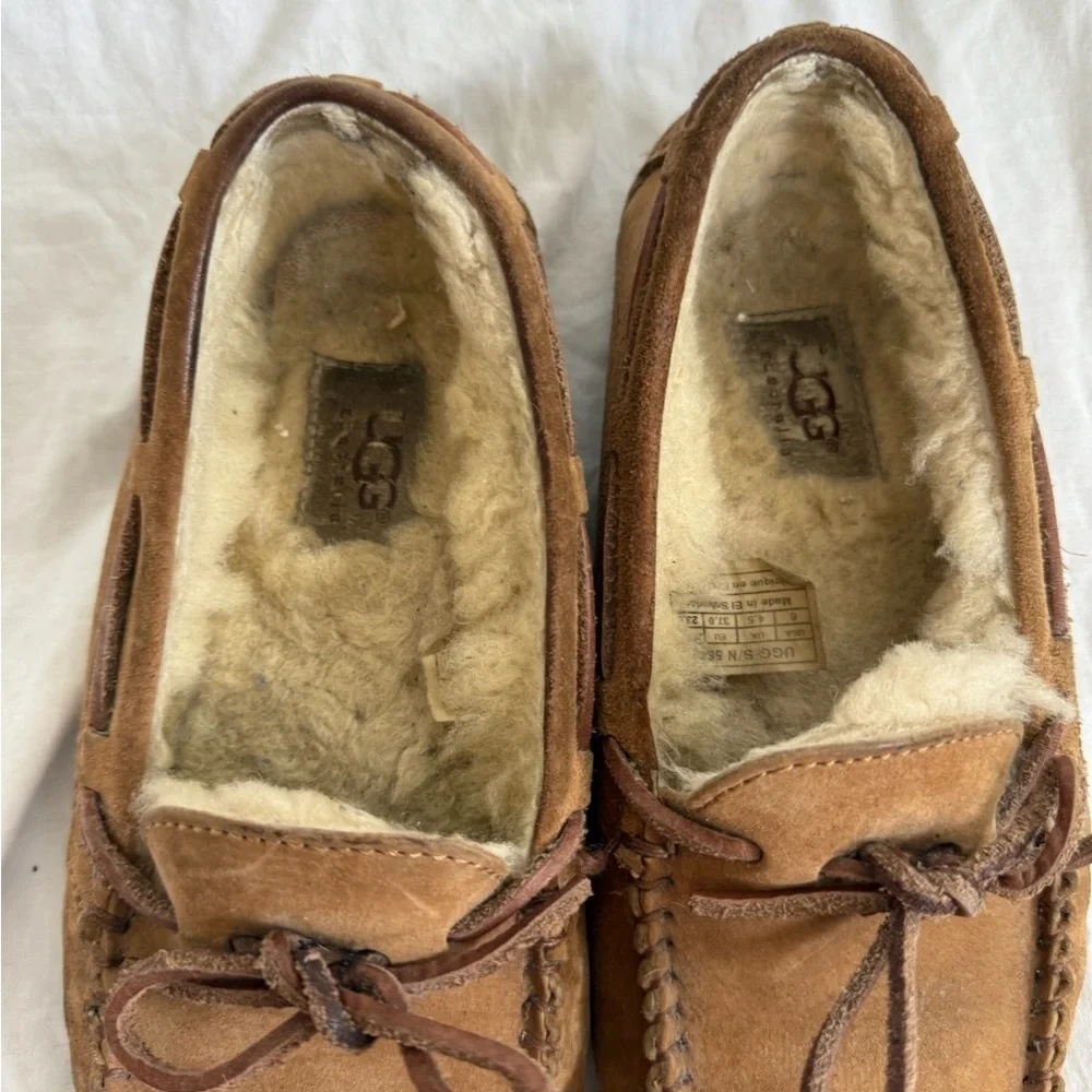 UGG Dakota Moccasin Slipper Chestnut Il Suede Brown Size 6